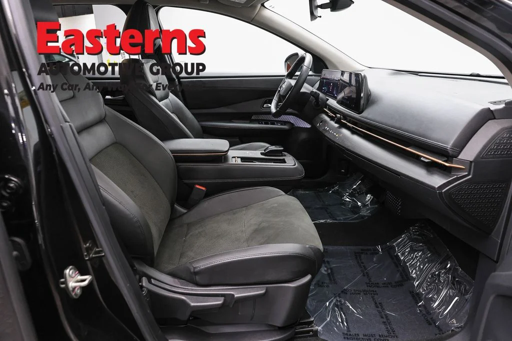 Used 2023 Black Nissan ENGAGE image 25