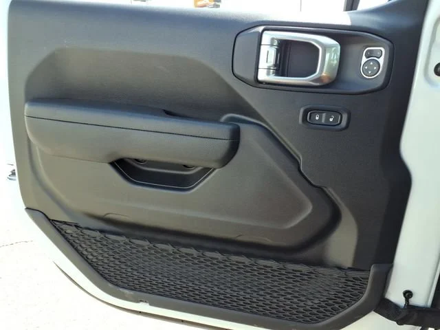 Used 2025 White Jeep Nighthawk image 25