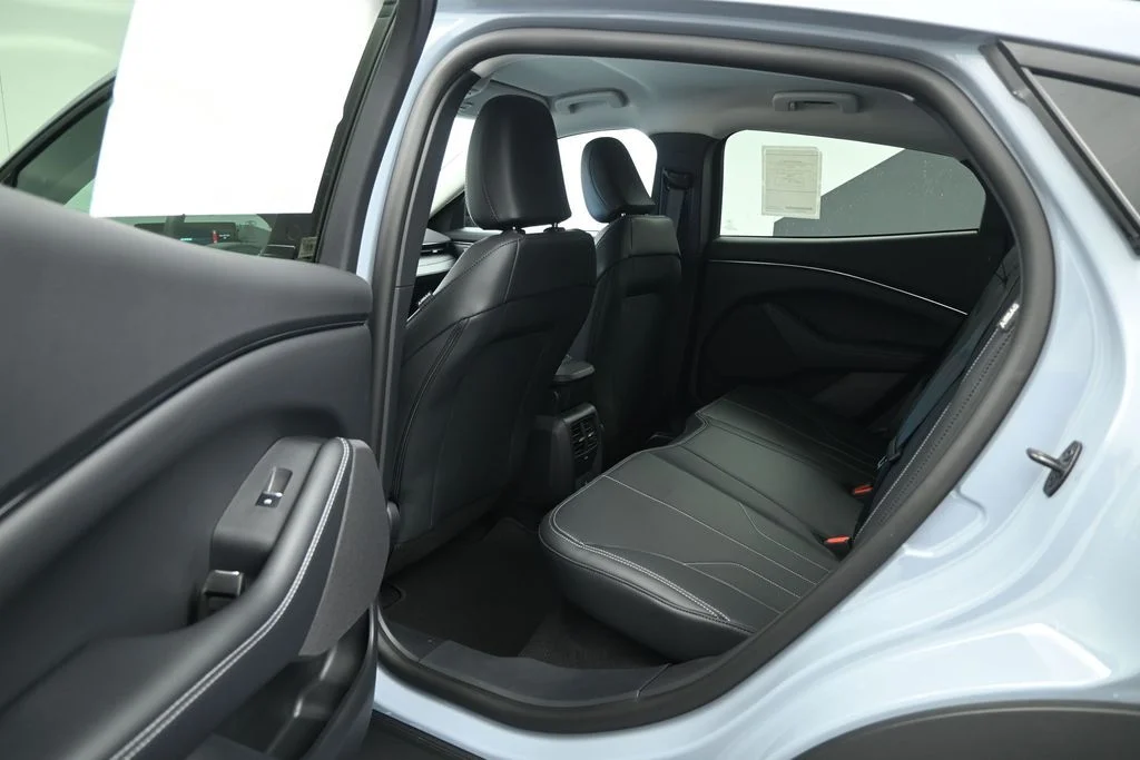New 2026 Gray Ford Select image 17