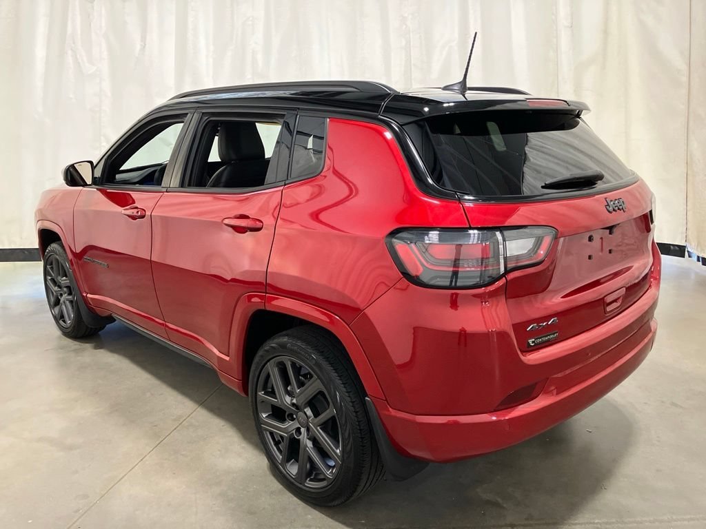 Used 2024 Red Hot Pearlcoat Jeep Limited image 25