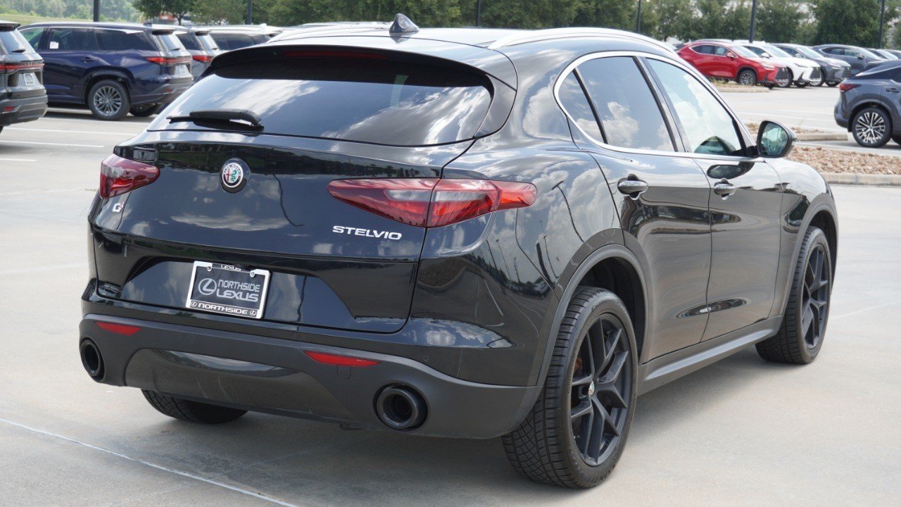 Used 2018 Black Alfa Romeo  image 6