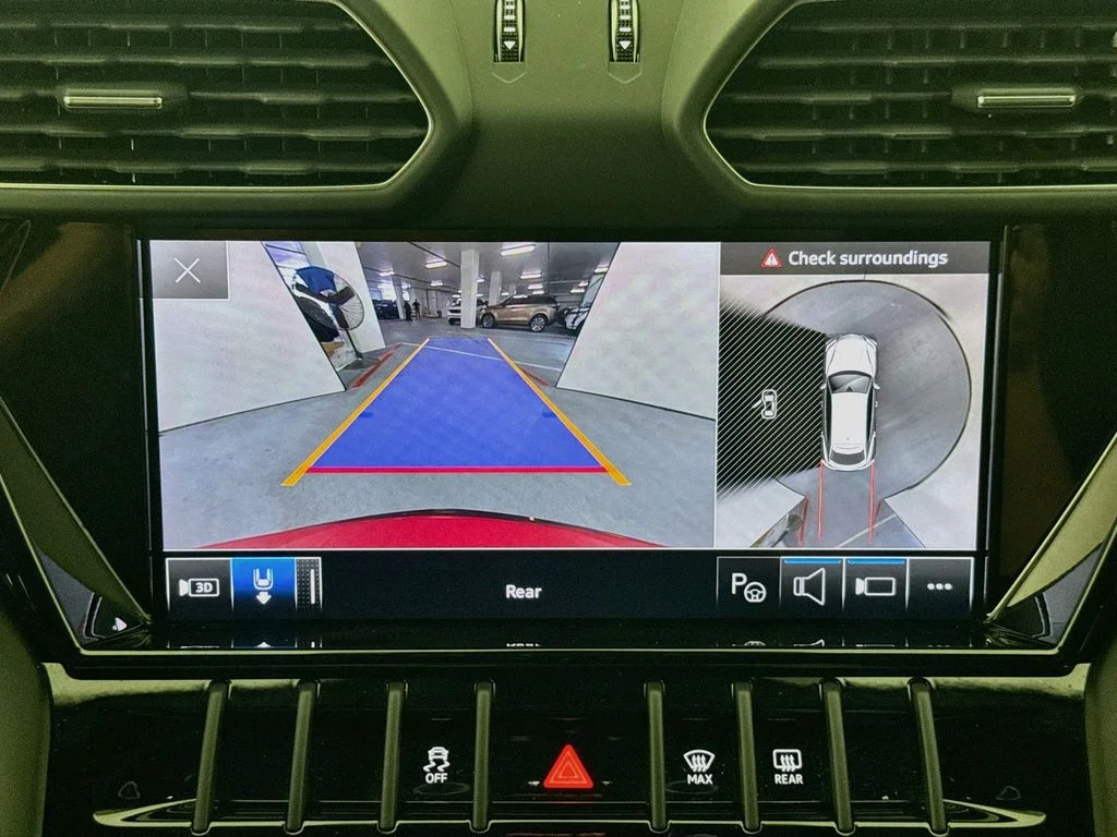 Used 2023 Red Lamborghini S image 14