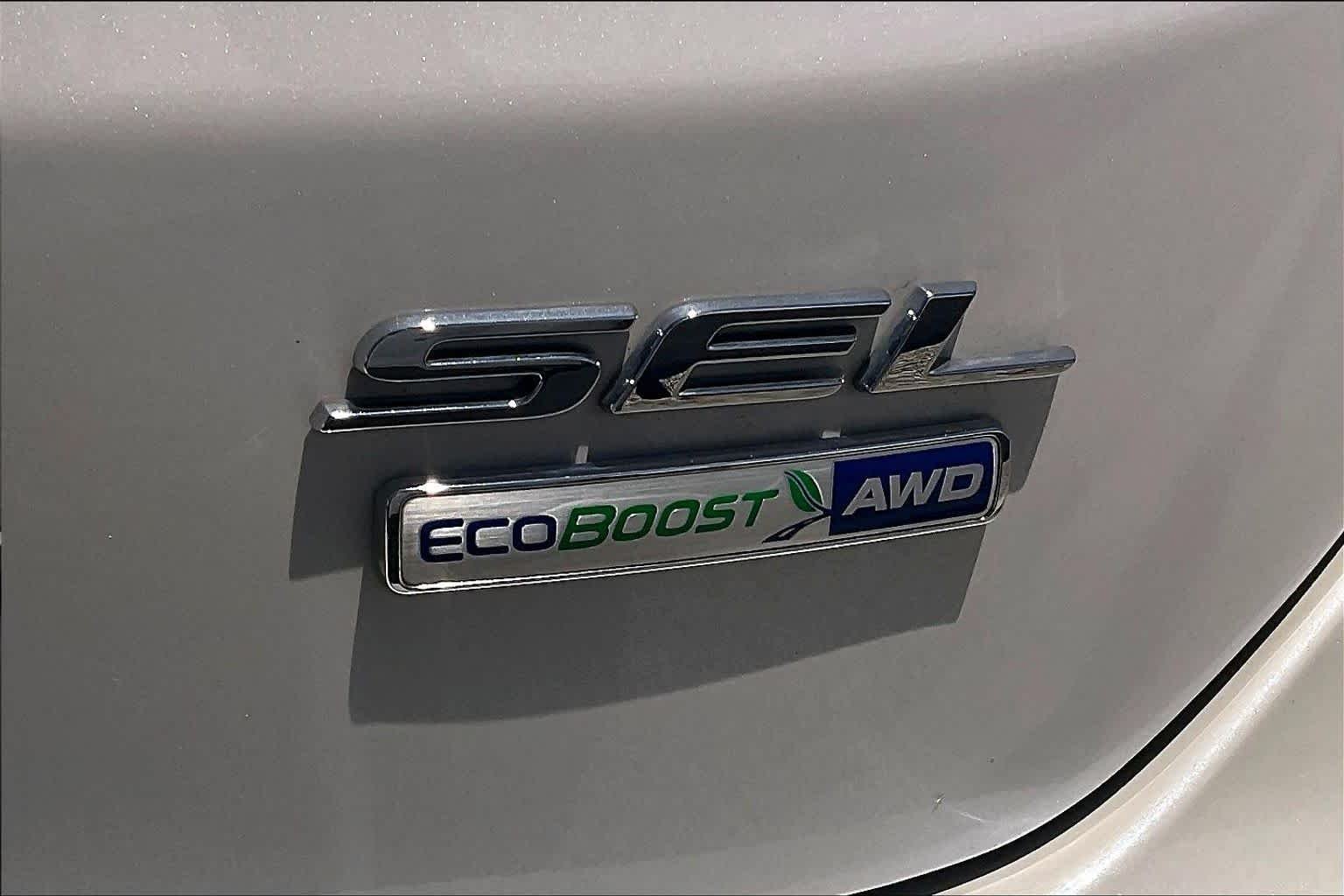 Used 2019 White Platinum Metallic Tri-Coat Ford SEL image 10