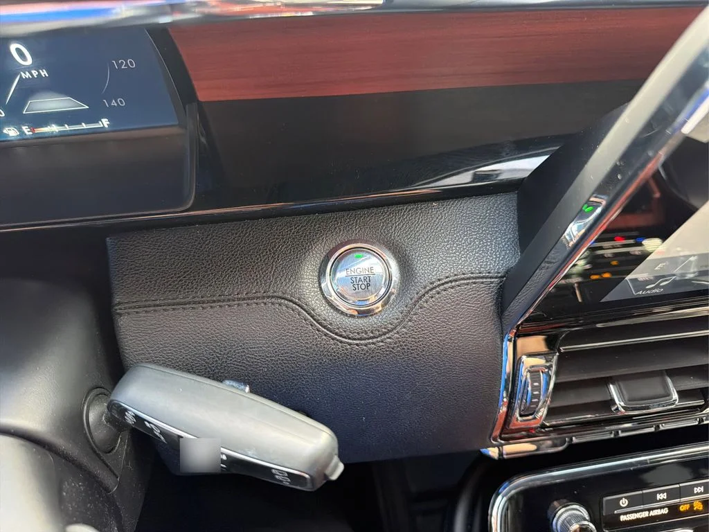 Used 2019 Black Metallic Lincoln Reserve image 29