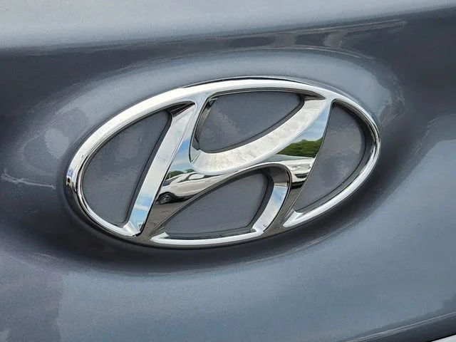 Used 2019 Silver Hyundai SEL image 17