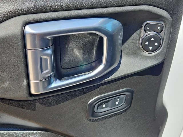 Used 2024  Jeep Mojave image 19