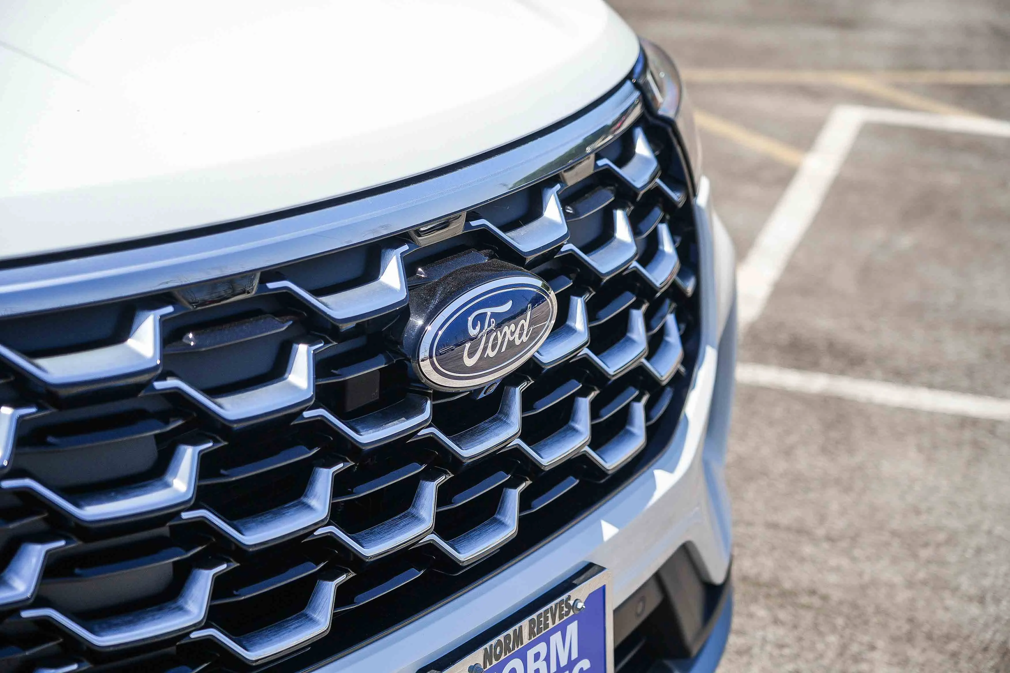 New 2026 Star White Metallic Tri-Coat Ford Platinum™ image 3