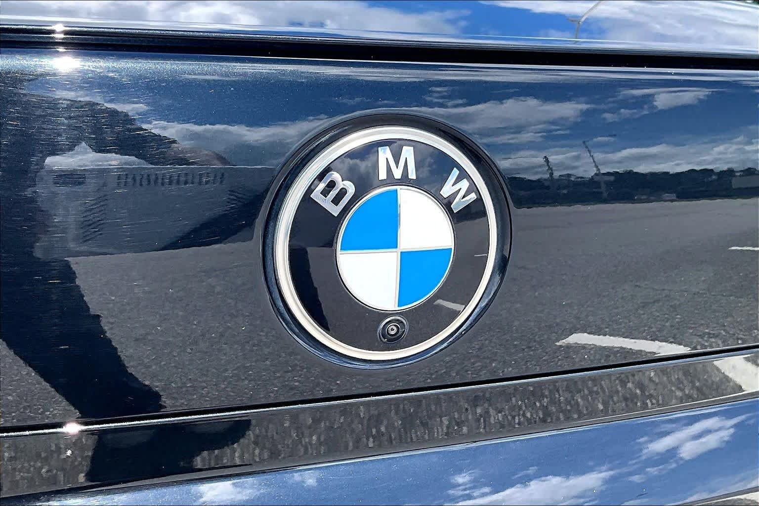 Used 2023 Black Sapphire Metallic BMW 740i image 10