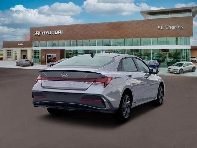 Used 2026 Silver Hyundai SEL Sport image 7