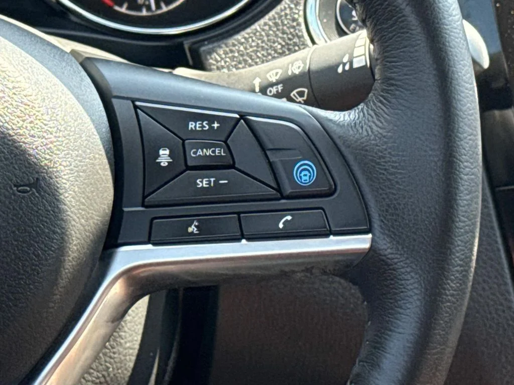 Used 2018 Black Nissan SL image 14