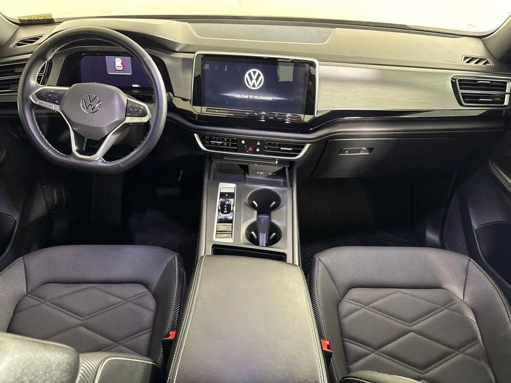 Used 2024 White Volkswagen 2.0T SE image 17