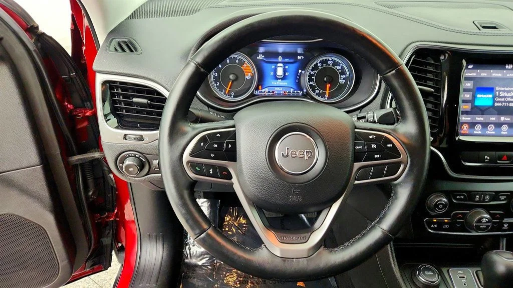 Used 2019 Velvet Red Pearlcoat Jeep Limited 4x4 image 13