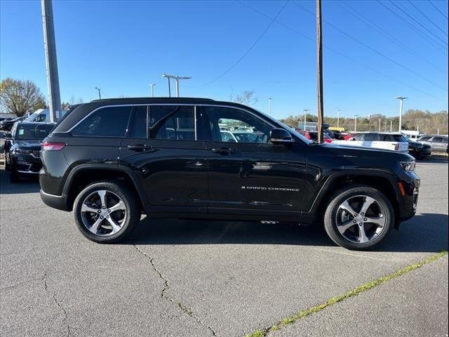 Used 2024 Rocky Mountain Pearlcoat Jeep  image 25