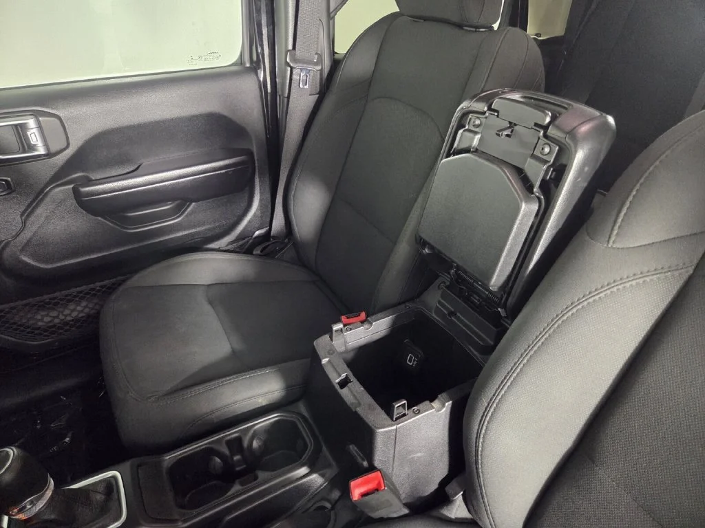 Used 2020 Black Clearcoat Jeep Sport S image 21