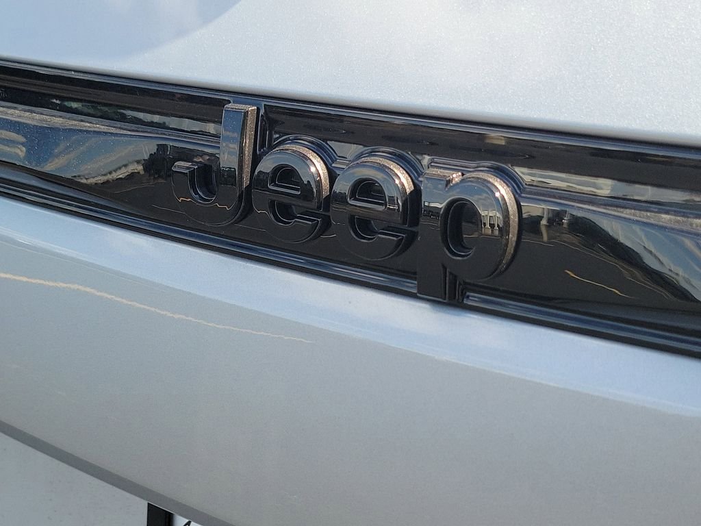 New 2026 Silver Zynith Exterior Paint Jeep Summit image 6