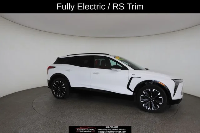 Used 2024 White Chevrolet RS image 25