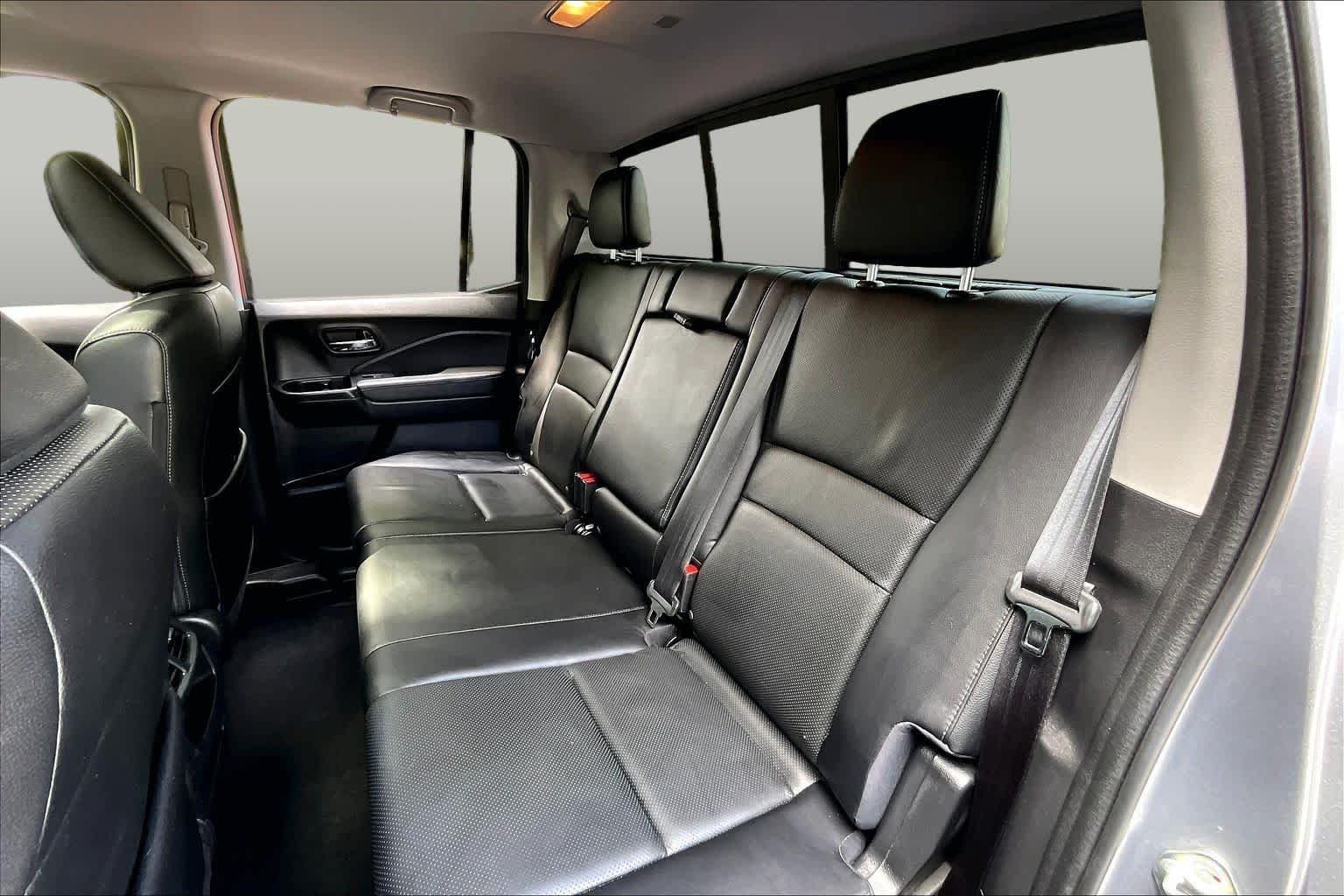 Used 2019 Lunar Silver Metallic Honda RTL-T image 20