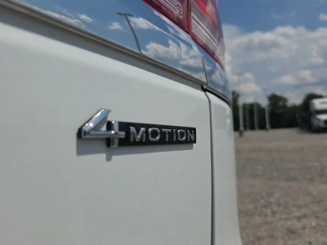 Used 2023 White Volkswagen 3.6L V6 SE w/Technology image 18