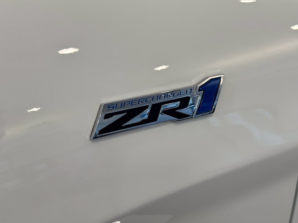Used 2010 ARCTIC WHITE Chevrolet ZR1 w/1ZR image 14