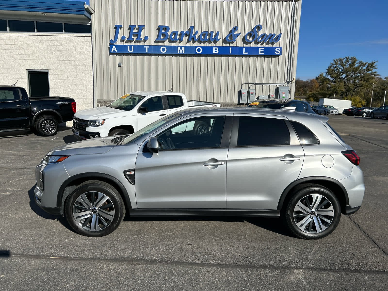 2024 Mitsubishi Outlander Sport ES photo 3