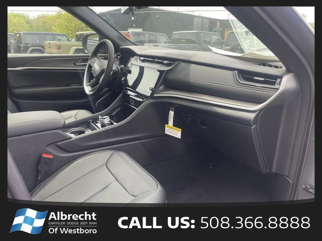 New 2026 Baltic Gray Metallic Clear-Coat Exterior Paint Jeep Limited Reserve image 15