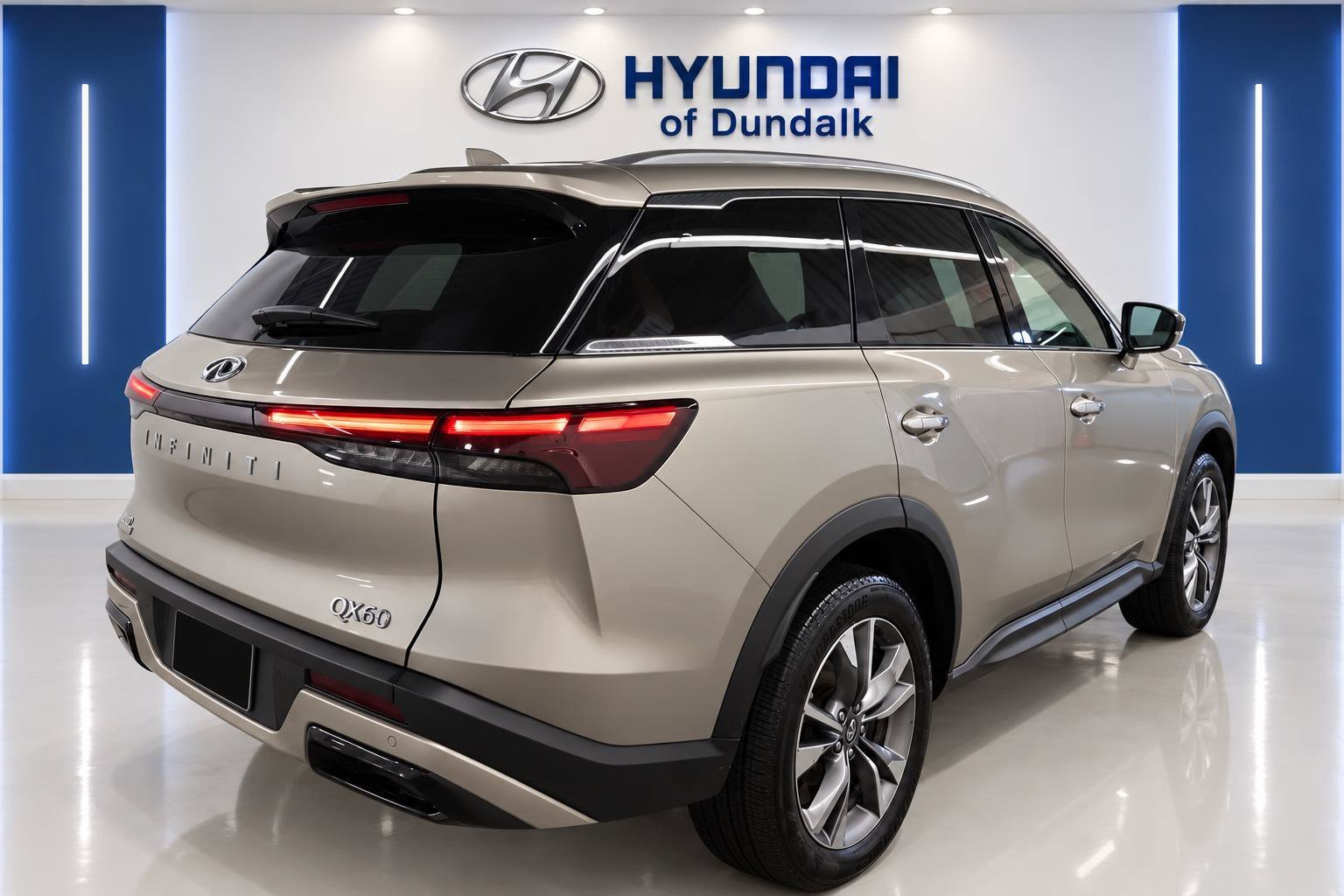 Used 2024 Beige INFINITI LUXE image 4