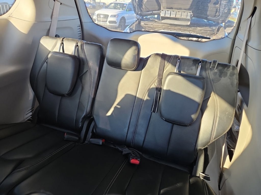 Used 2024 White Chrysler Touring L image 2