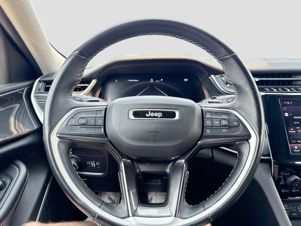 Used 2022 Black Jeep Laredo image 15