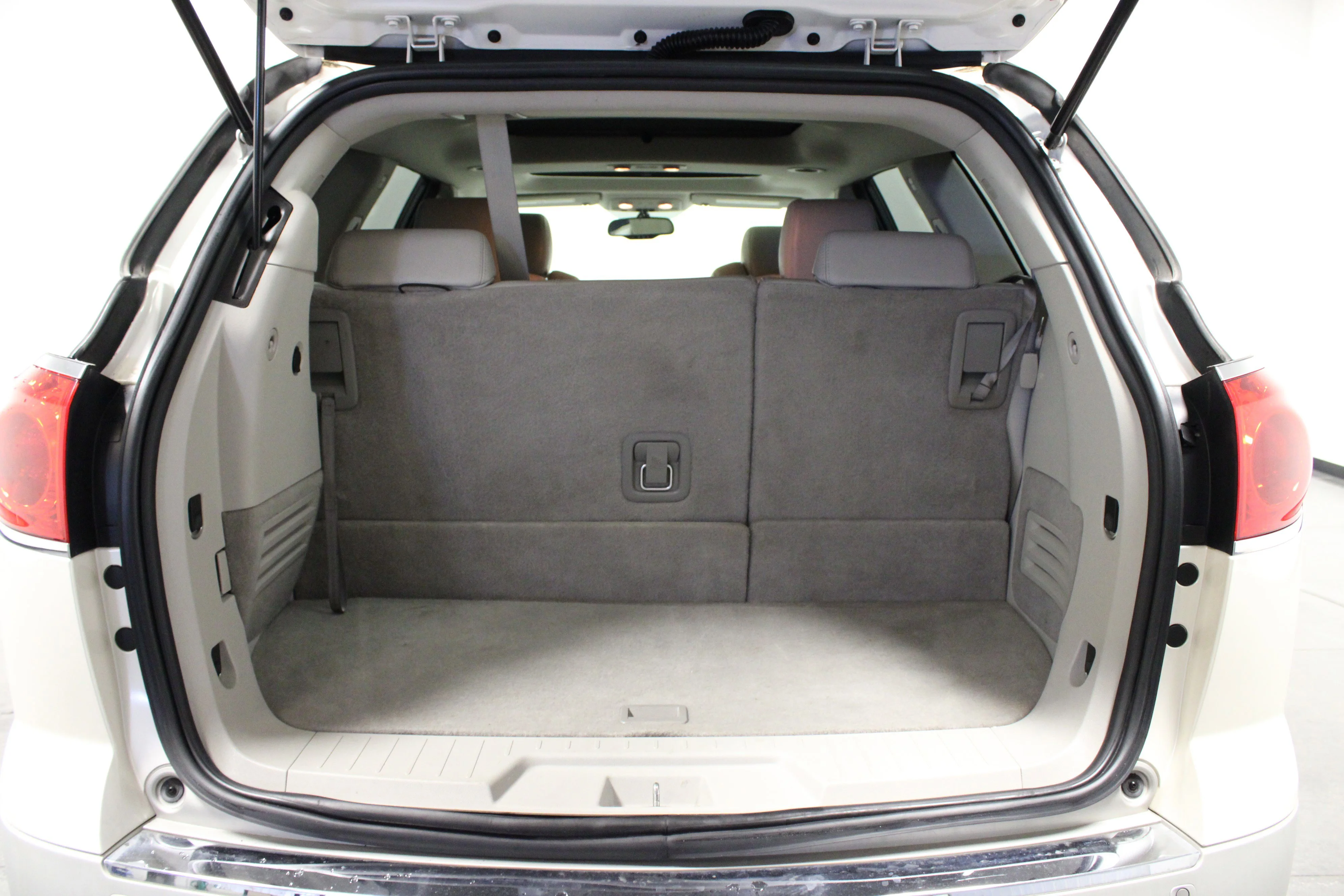 Used 2011 White Diamond Clearcoat Buick CXL image 15