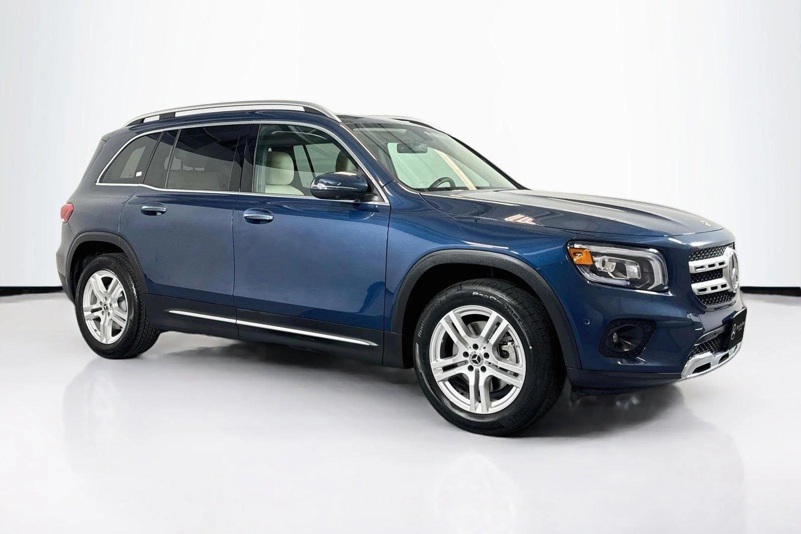 Used 2022 Denim Blue Metallic Mercedes-Benz GLB 250 image 3