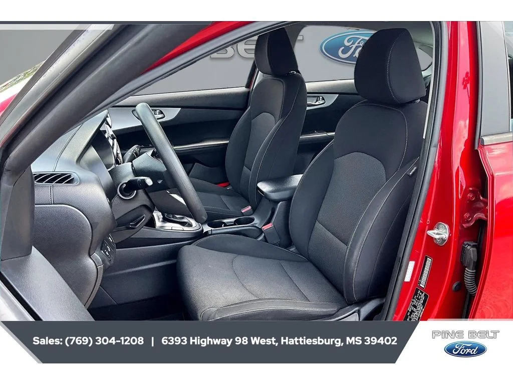 Used 2022 Currant Red Kia LXS image 18