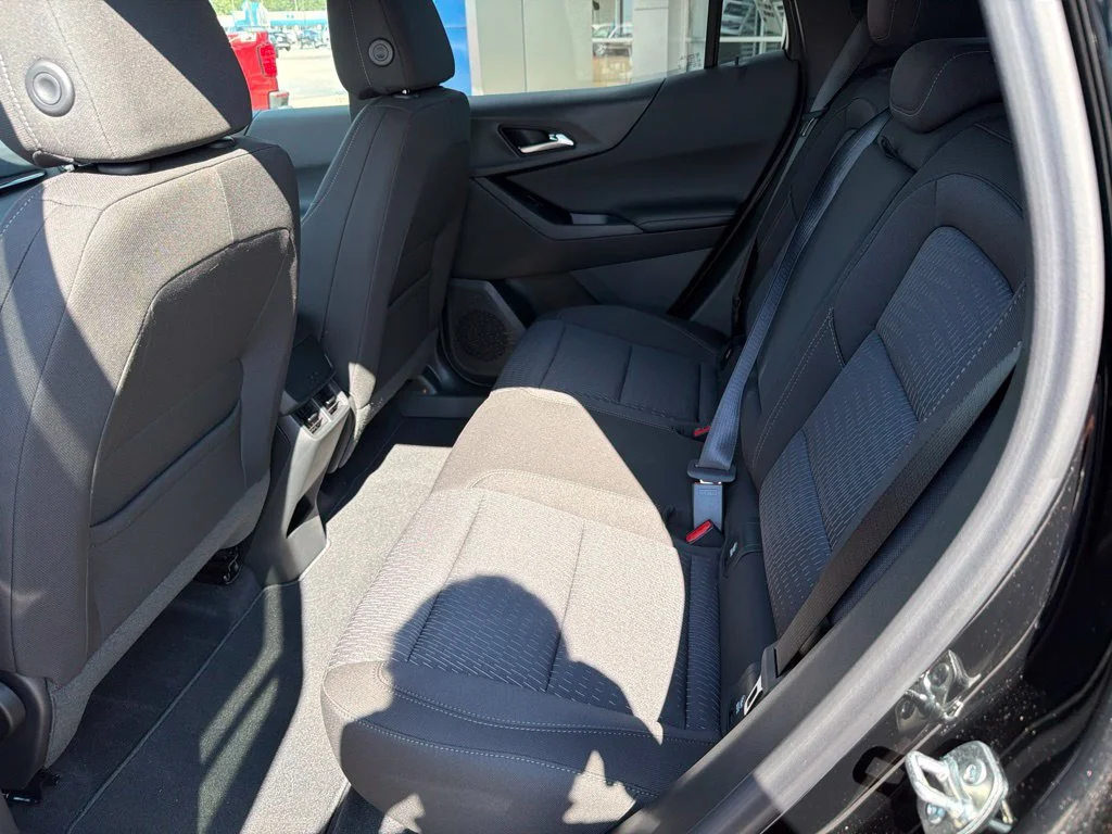 New 2027 Mosaic Black Metallic Chevrolet LT image 31