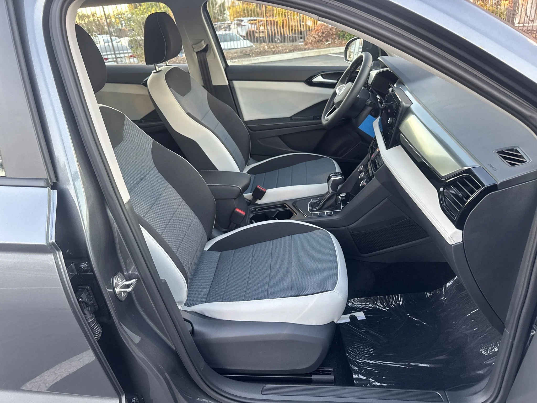 New 2027 Platinum Gray Metallic Volkswagen S image 19