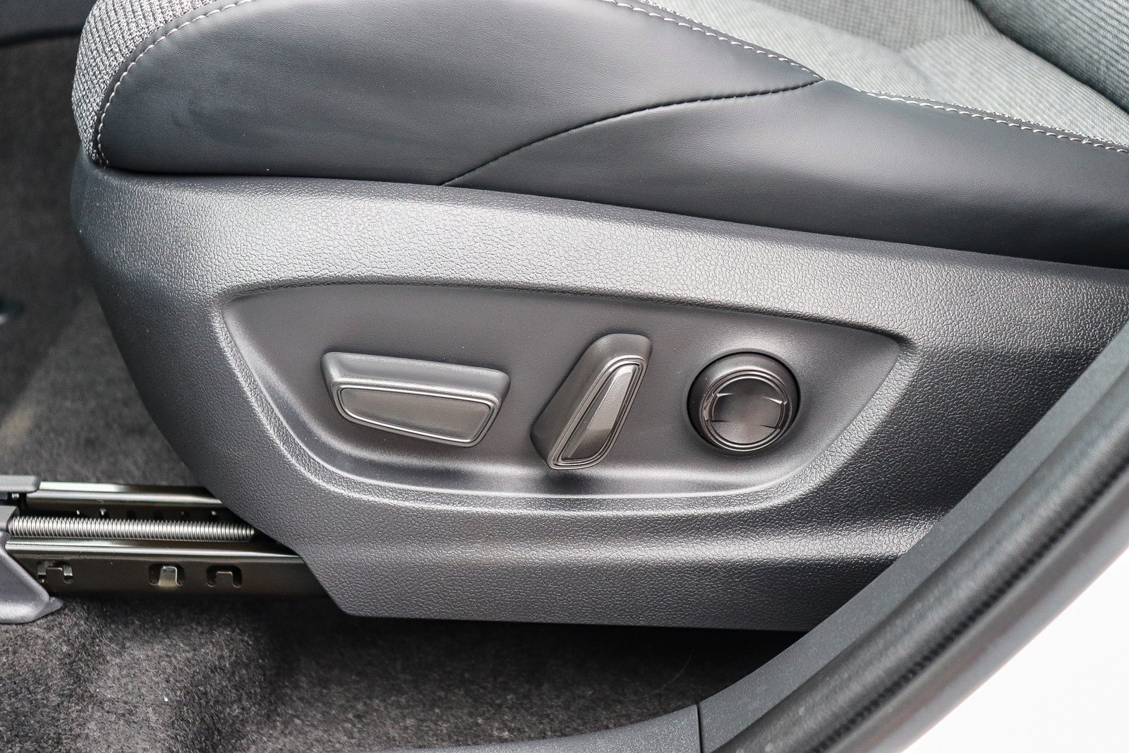 New 2026 Wind Chill Pearl <sup>1</sup> Toyota  XLE image 29