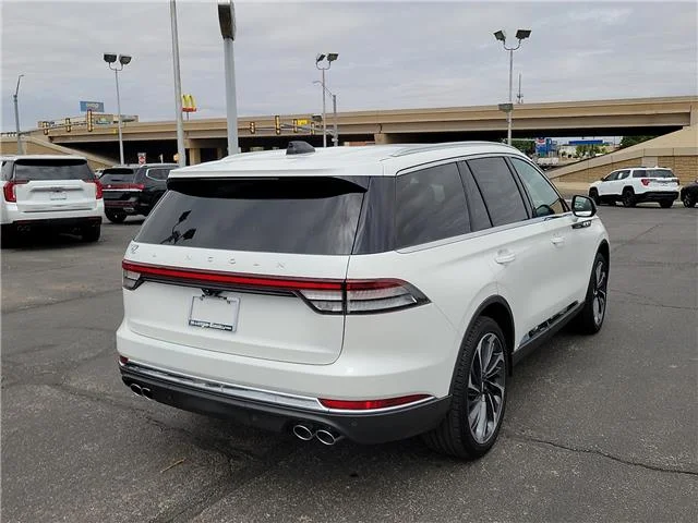 Used 2025 Crystal White Metallic Clearcoat Lincoln Reserve All-Wheel Drive image 3