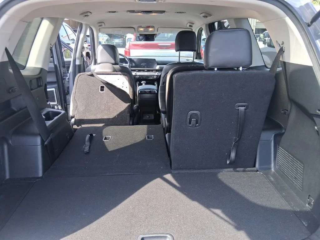 Used 2024 Silver Kia S image 18
