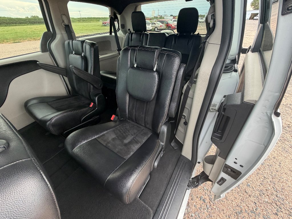 Used 2018 White Knuckle Clearcoat Dodge SXT image 11