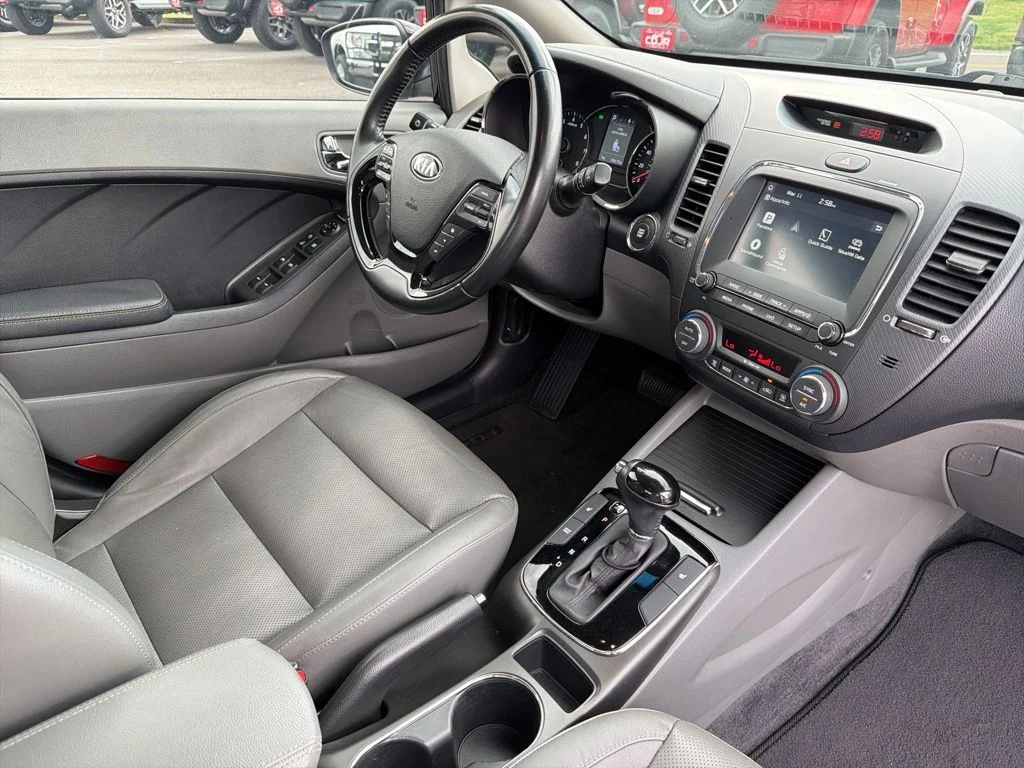 Used 2017 Black Kia EX image 24