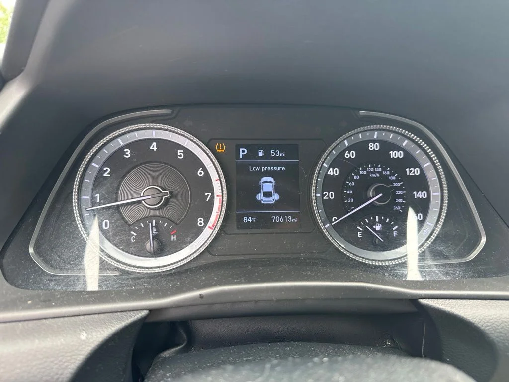 Used 2021 Black Hyundai SE image 16