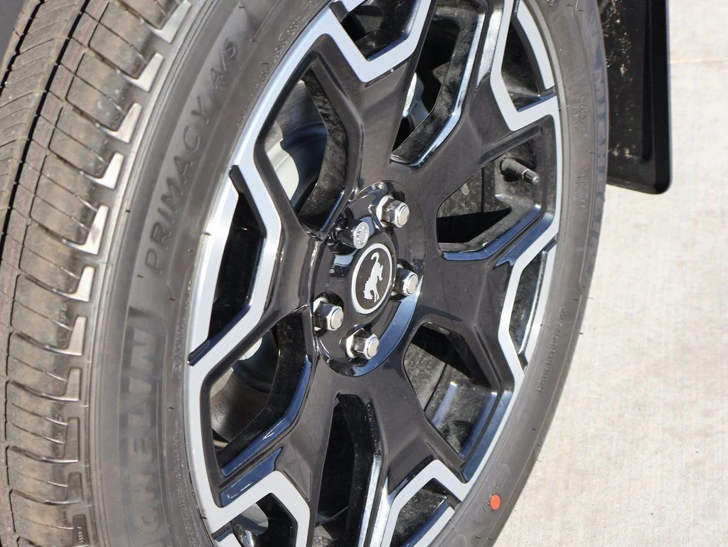 New 2025 Shadow Black Ford Outer Banks® image 39
