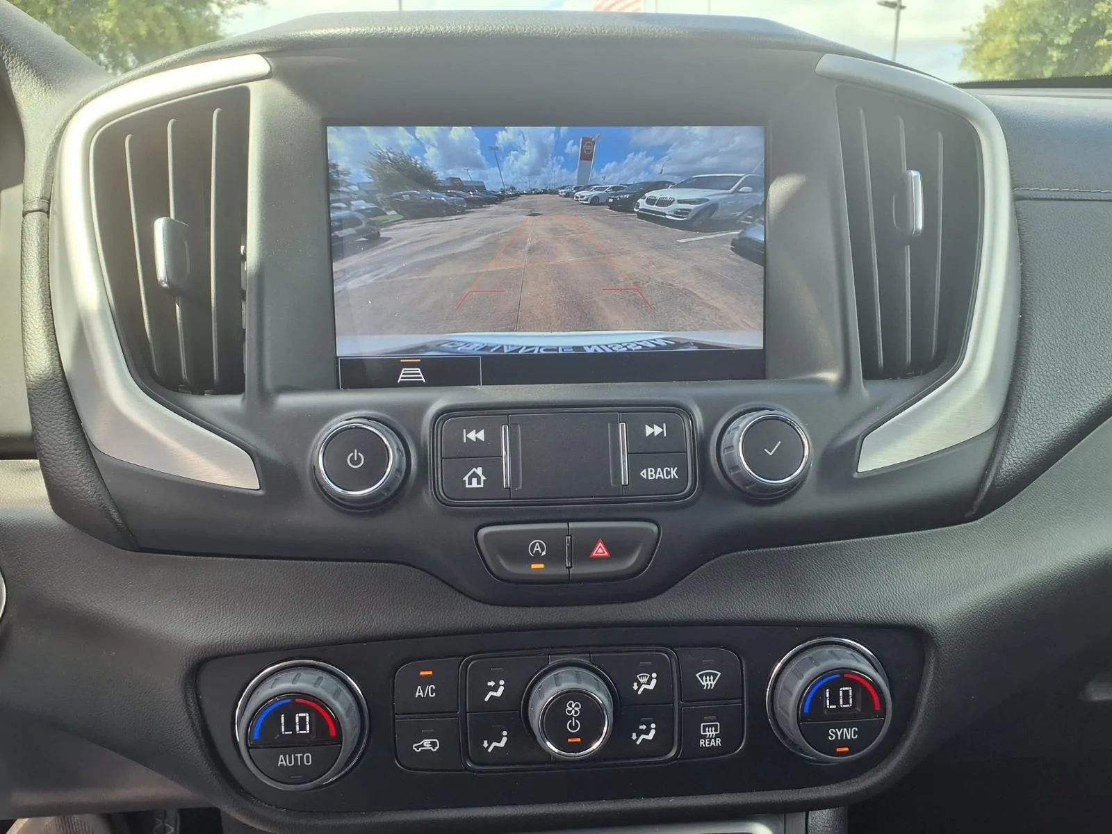 Used 2024 White GMC SLT image 20