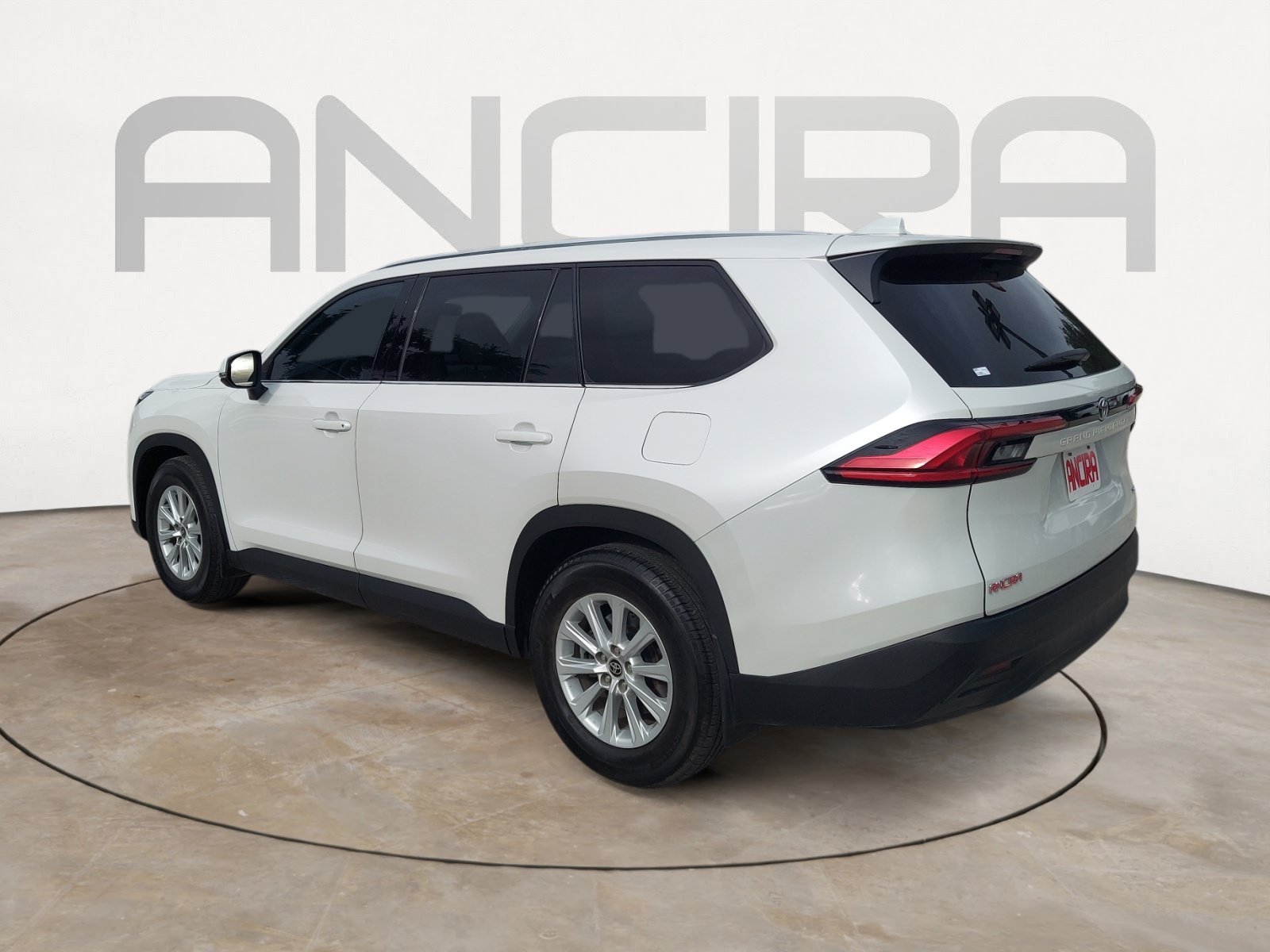 Used 2024 Wind Chill Pearl Toyota XLE image 8
