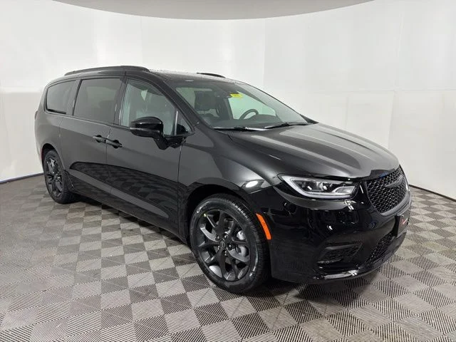 2026 Chrysler Pacifica Select AWD's photo