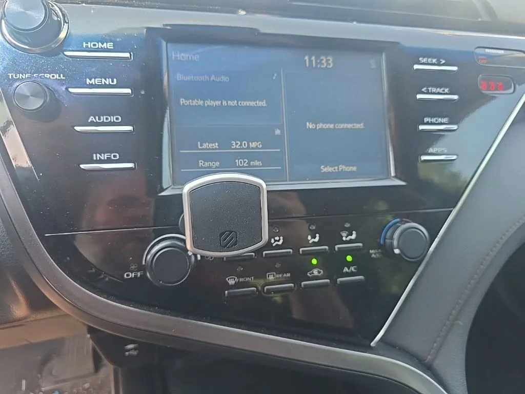 Used 2018 Blue Toyota LE image 17