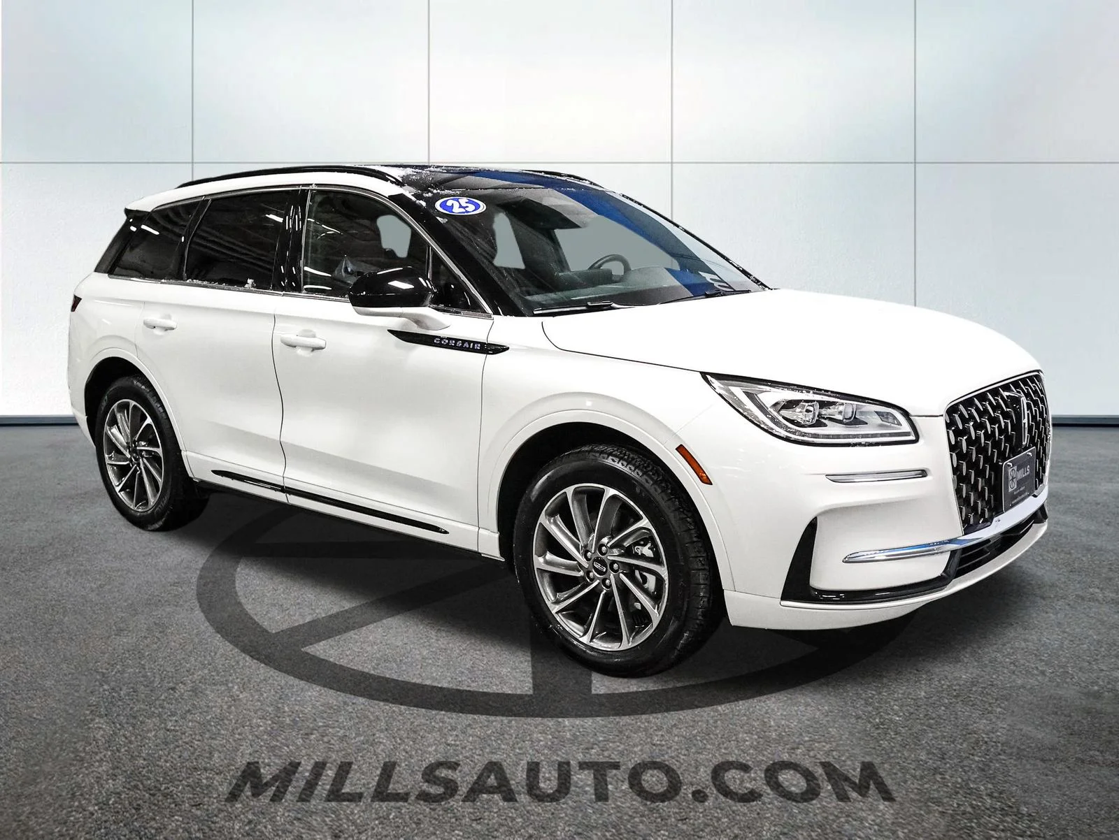 Certified Used 2025 White Lincoln Grand Touring image 10