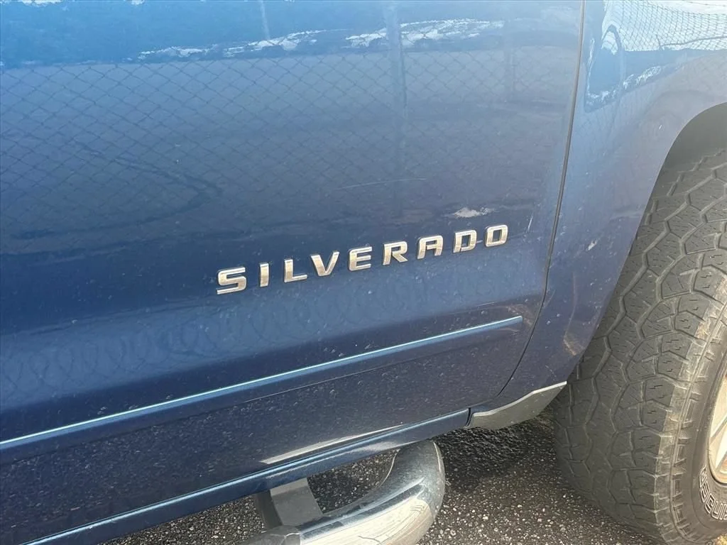 Used 2015 DEEP OCEAN BLUE METALLIC Chevrolet LT image 7