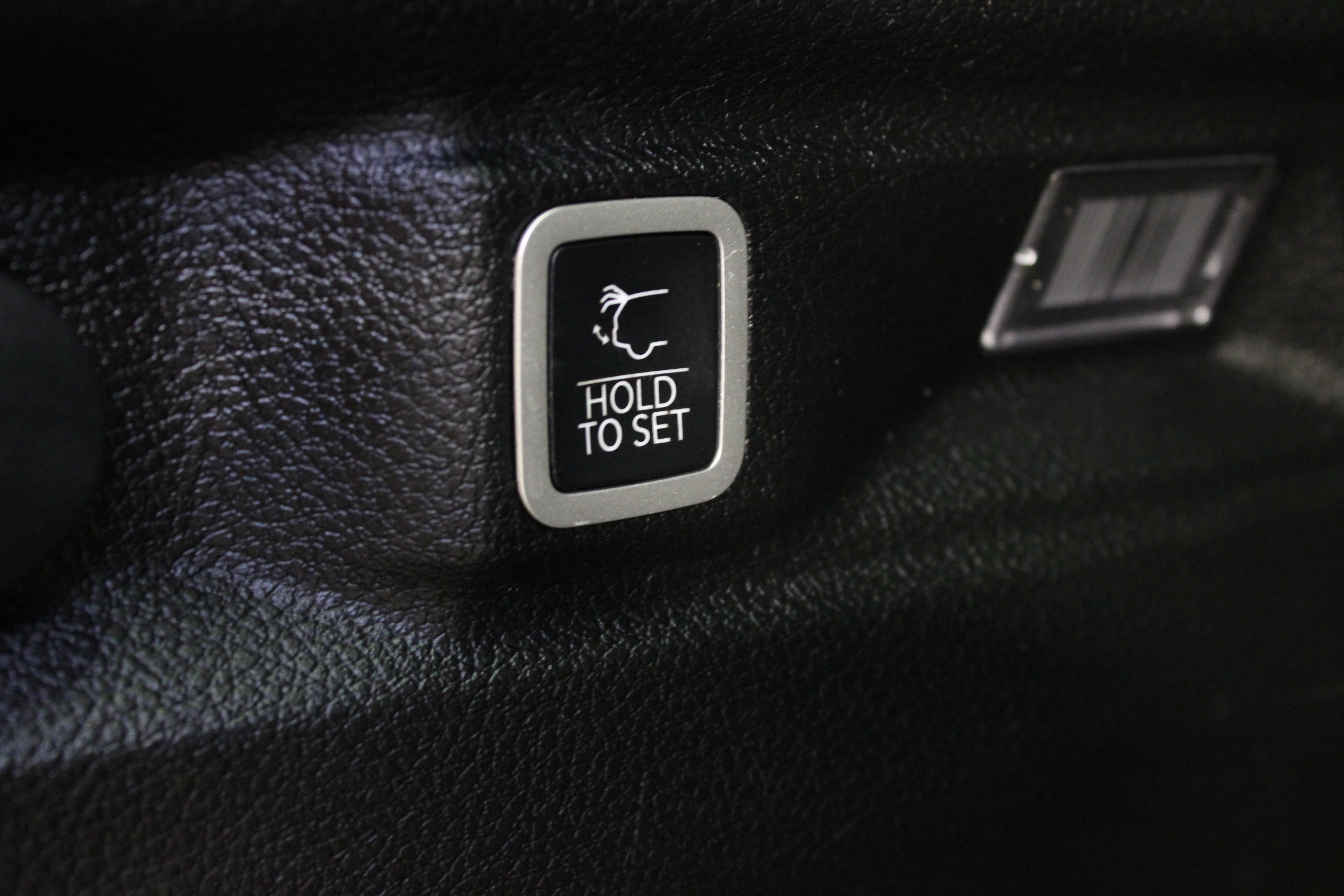 Used 2021 Diamond Black Crystal Pearlcoat Jeep Limited image 13