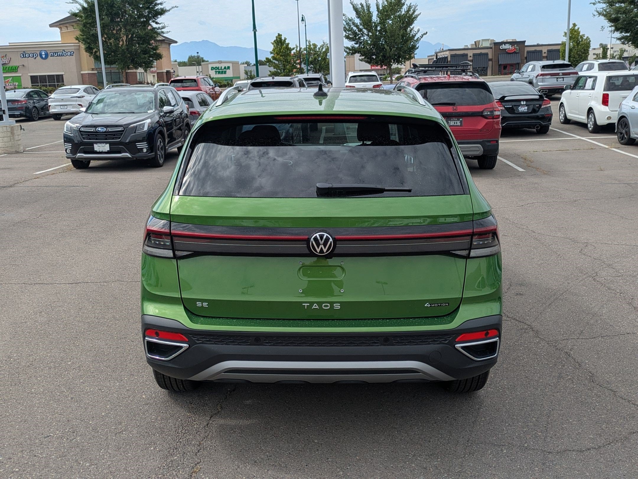 New 2026 Bright Moss Green Metallic Volkswagen SE image 4