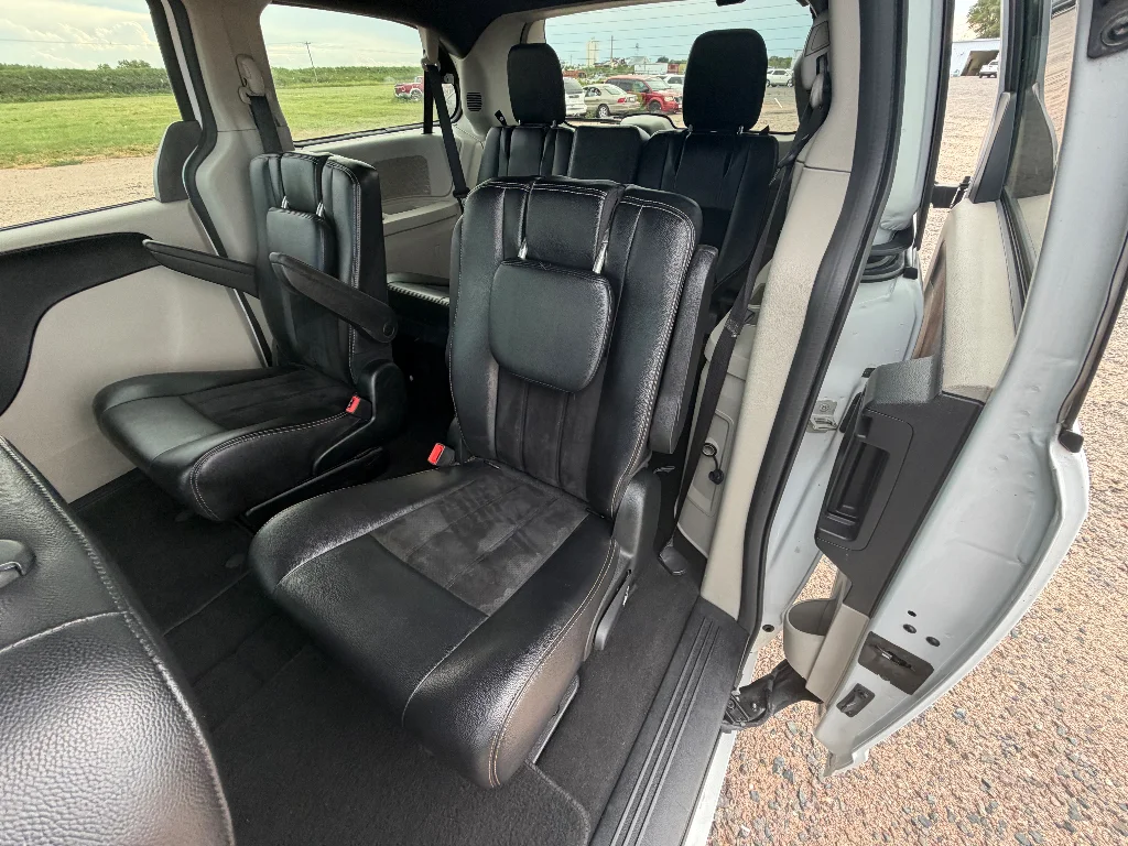 Used 2018 White Knuckle Clearcoat Dodge SXT image 11