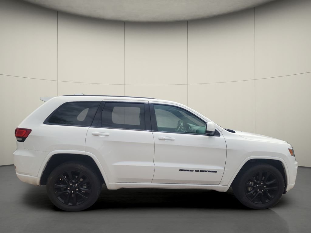 Used 2021 White Jeep Laredo X image 8